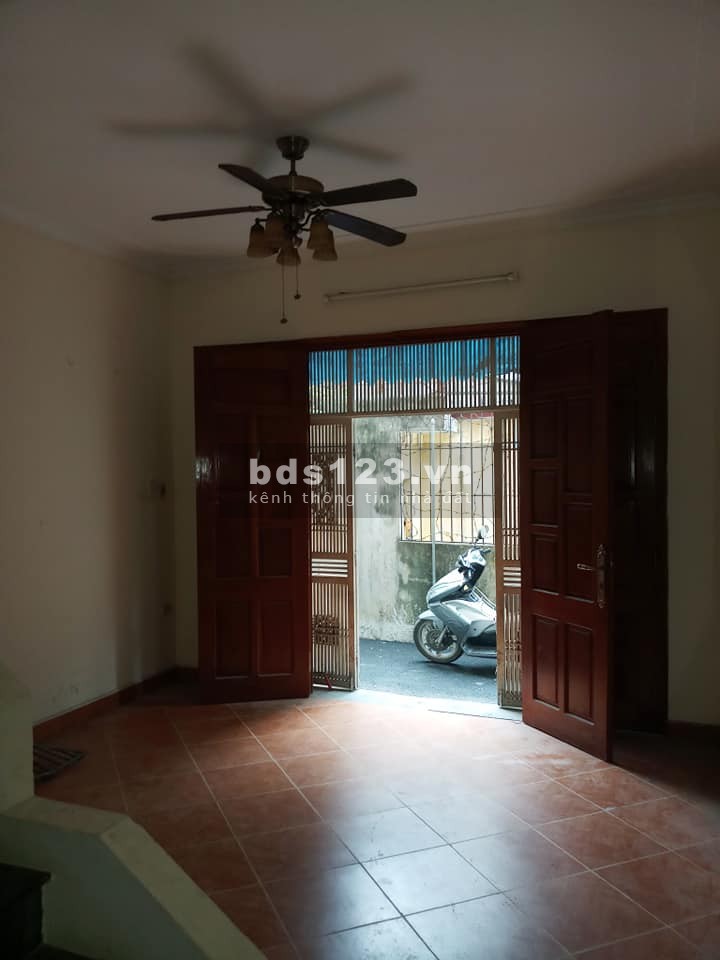 Bán nhà Mỹ Đình dt 48m2, 4 tầng đúc, mt 4m, giá 2.8 tỷ, gần ô tô sổ đỏ chính chủ