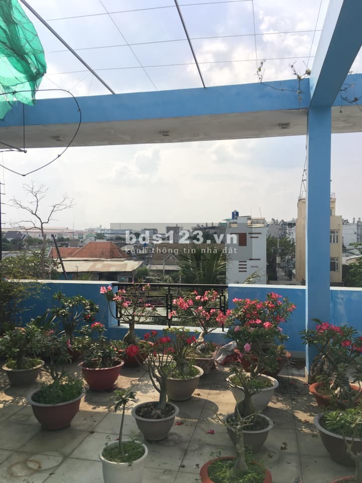 Ngộp Covid cấn bán gấp nhà gần chợ Hiệp Thành, Căn góc 2 mặt hẻm thông thoáng