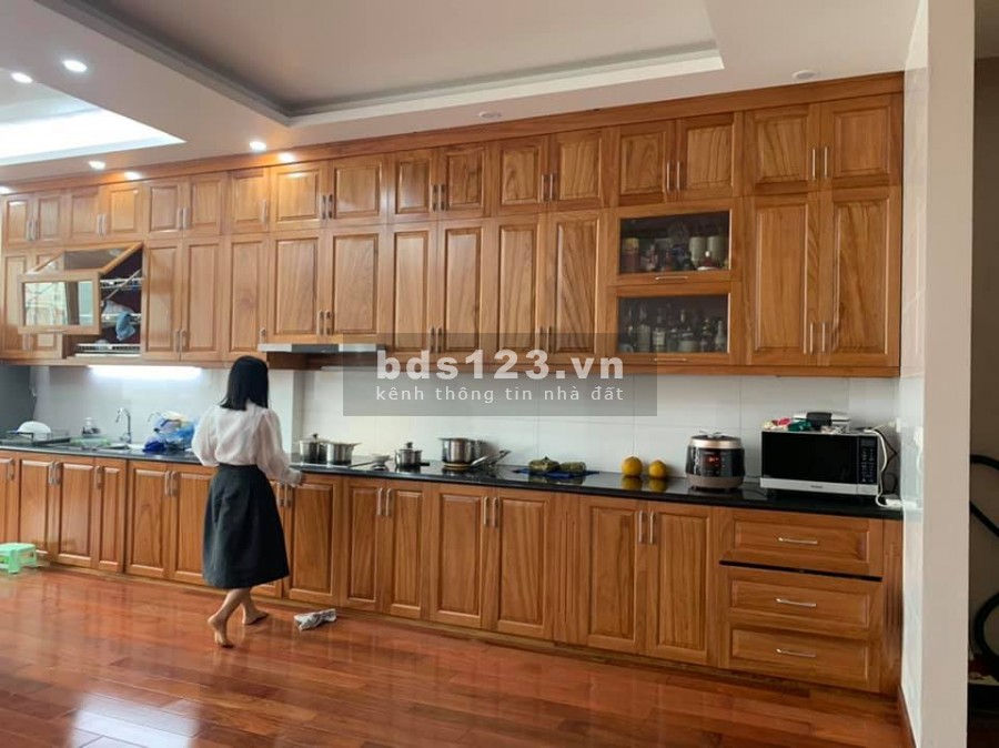 Mặt phố trung tâm nội thất gỗ quý thang máy dát vàng, lh 0973357014