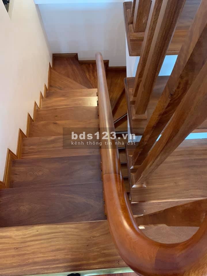 Mặt phố trung tâm nội thất gỗ quý thang máy dát vàng, lh 0973357014