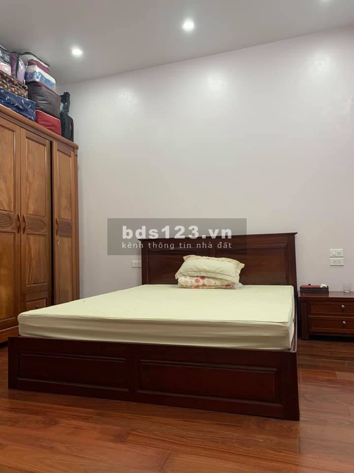 Mặt phố trung tâm nội thất gỗ quý thang máy dát vàng, lh 0973357014