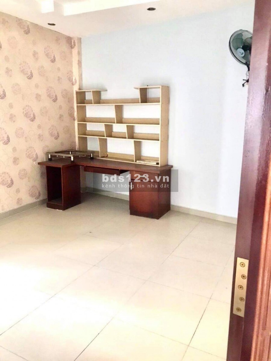 Ngộp Covid cấn bán gấp nhà gần chợ Hiệp Thành, Căn góc 2 mặt hẻm thông thoáng