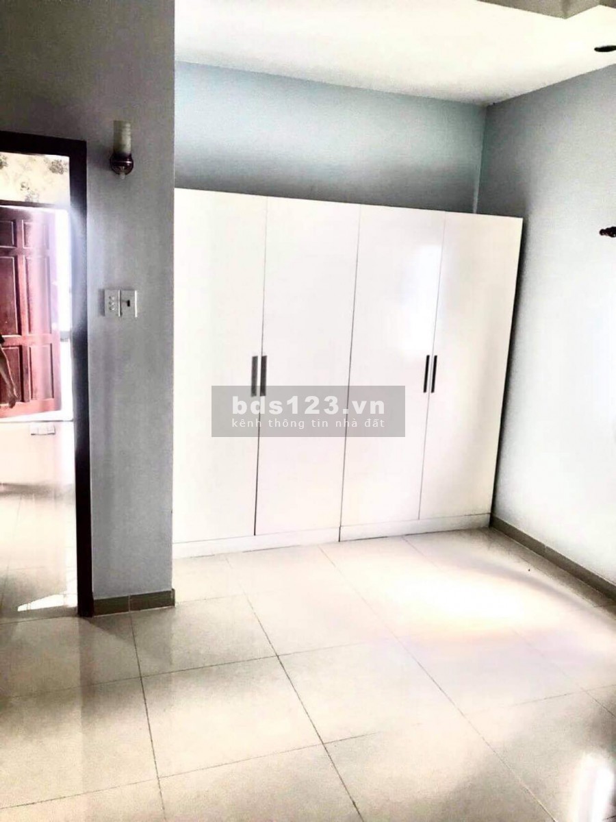 Ngộp Covid cấn bán gấp nhà gần chợ Hiệp Thành, Căn góc 2 mặt hẻm thông thoáng