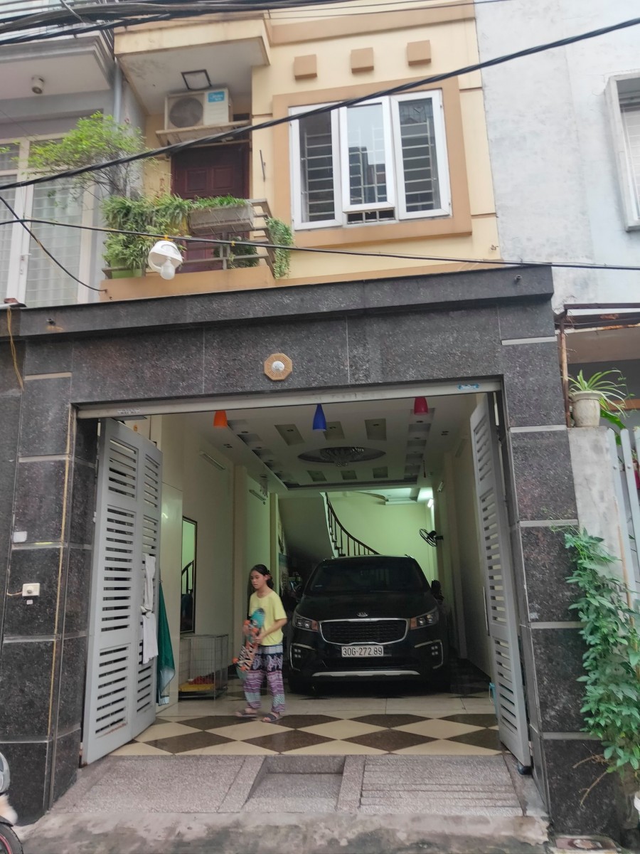 Bán nhà phố Hoàng Quốc Việt, phân lô Gara Ô tô 50m giá bán nhanh 10.5 tỷ