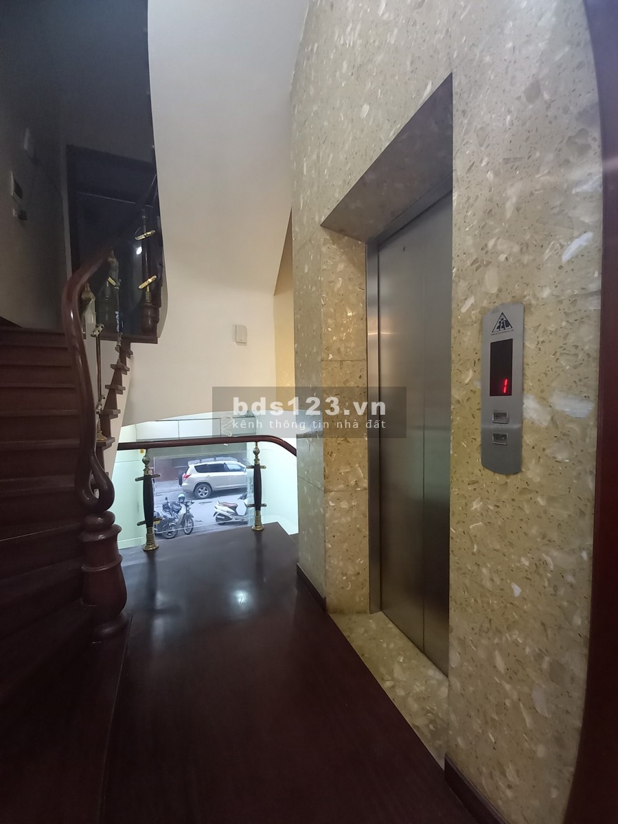 Toà nhà Ngô Gia Tự 6 tầng, kinh doanh ô tô tránh, giá bán 9.5 tỷ, sổ chính chủ