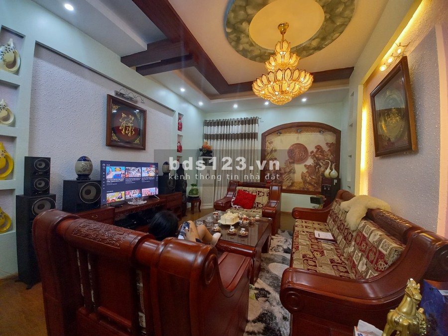 Toà nhà Ngô Gia Tự 6 tầng, kinh doanh ô tô tránh, giá bán 9.5 tỷ, sổ chính chủ