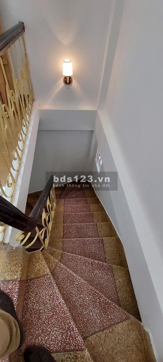 Bán nhà nguyên căn Trần Đại Nghĩa hàng xóm đại học kinh tế, dt 25m2, giá nhỉnh 2 tỷ
