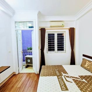 Bán nhà nguyên căn siêu hạt. rẻ, trung tâm Đống Đa, dt 47m2, 5 tầng, lô góc, lh 0385605252.