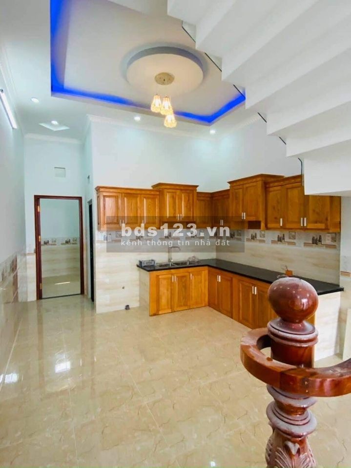 Ngộp Covid cấn bán gấp nhà gần chợ Hiệp Thành, Căn góc 2 mặt hẻm thông thoáng