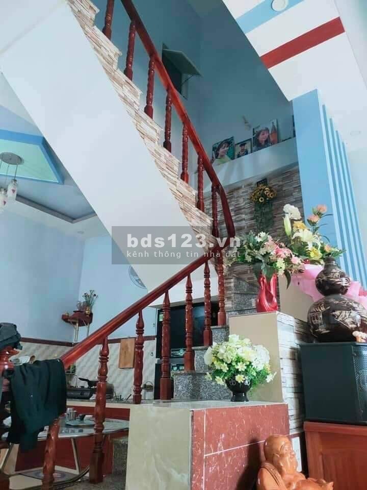 Ngộp Covid cấn bán gấp nhà gần chợ Hiệp Thành, Căn góc 2 mặt hẻm thông thoáng