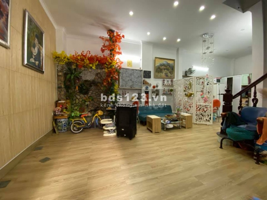 Chính chủ, nhà đẹp 2 thoáng, gần gã tư sở, cách ô tô tránh chỉ 10m, giá bán 4.75 tỷ