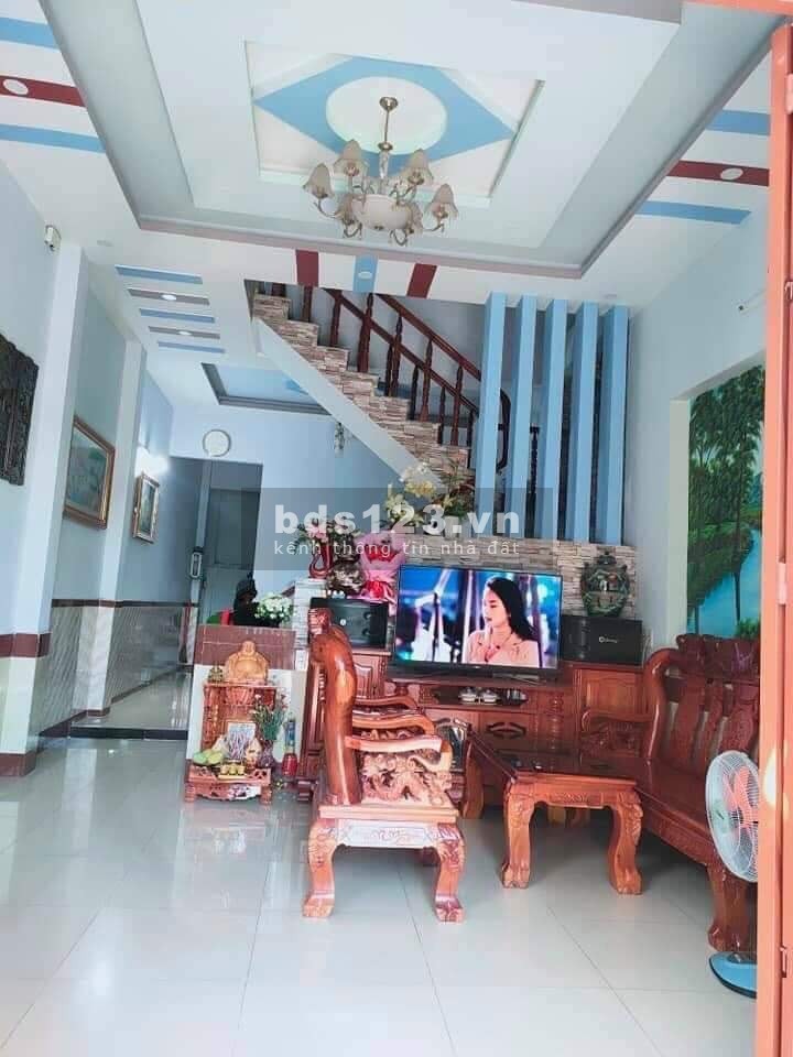 Ngộp Covid cấn bán gấp nhà gần chợ Hiệp Thành, Căn góc 2 mặt hẻm thông thoáng