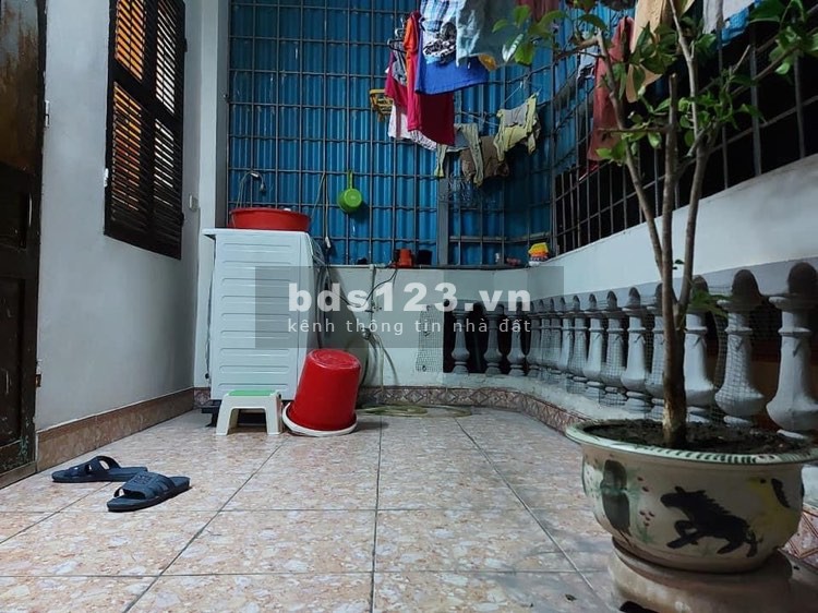 Bán nhà nguyên căn ngõ thông, ô tô đỗ kinh doanh nhỉ, dt 35m2, giá 4.5 tỷ, phố Minh Khai