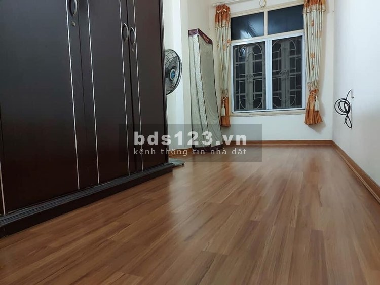 Bán nhà nguyên căn ngõ thông, ô tô đỗ kinh doanh nhỉ, dt 35m2, giá 4.5 tỷ, phố Minh Khai