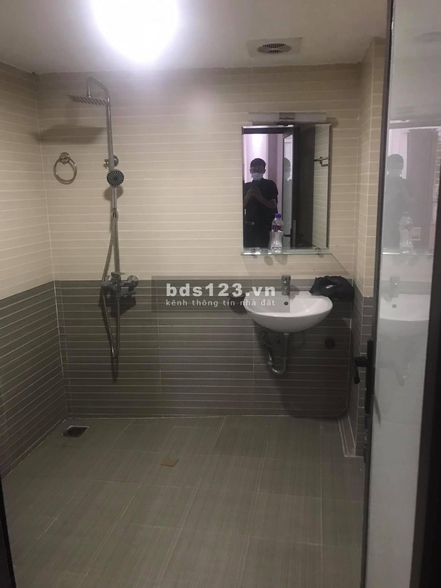Tôi cần bán nhà ngay phố Ngọc Thuỵ, giá bán 4.23 tỷ, thương lượng chính chủ, sổ đẹp