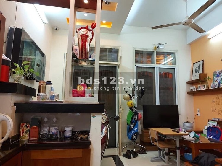 Bán nhà nguyên căn ngõ thông, ô tô đỗ kinh doanh nhỉ, dt 35m2, giá 4.5 tỷ, phố Minh Khai