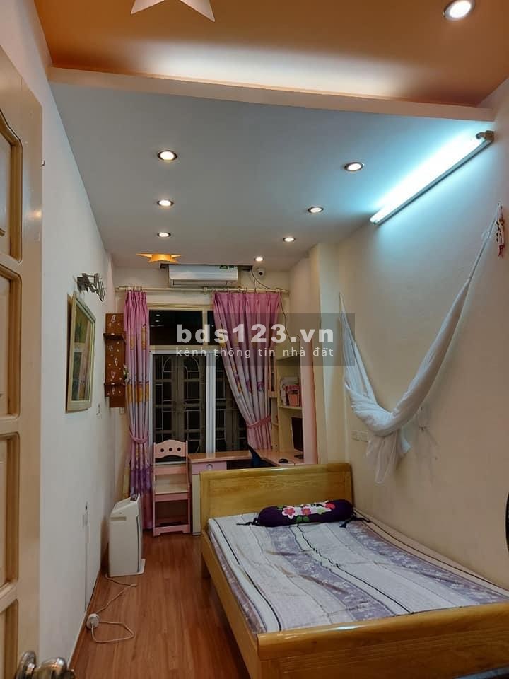 Bán nhà nguyên căn ngõ thông, ô tô đỗ kinh doanh nhỉ, dt 35m2, giá 4.5 tỷ, phố Minh Khai