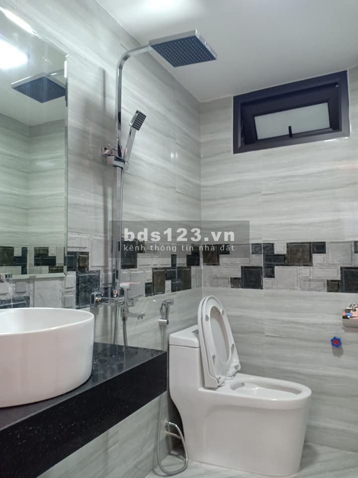 Bán nhà đẹp Cầu Giấy, 30m ra phố ngõ thông, diện tích 35m2, giá chỉ 4.98 tỷ