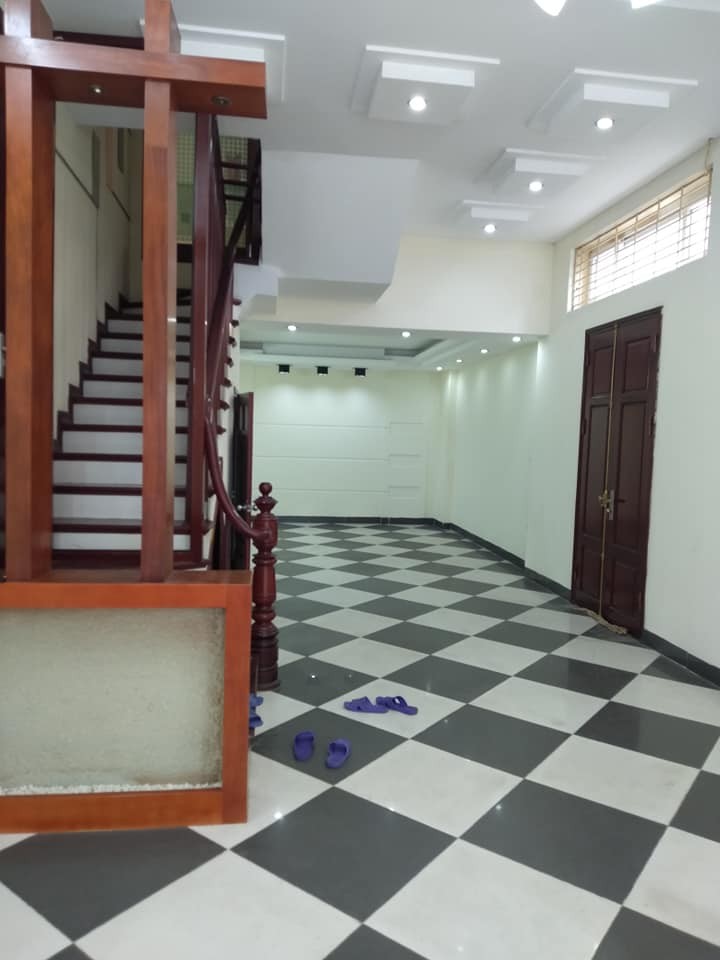 Nhà đẹp mặt phố lô góc kinh doanh đỉnh, giá cực tốt, sổ đỏ vuông vắn
