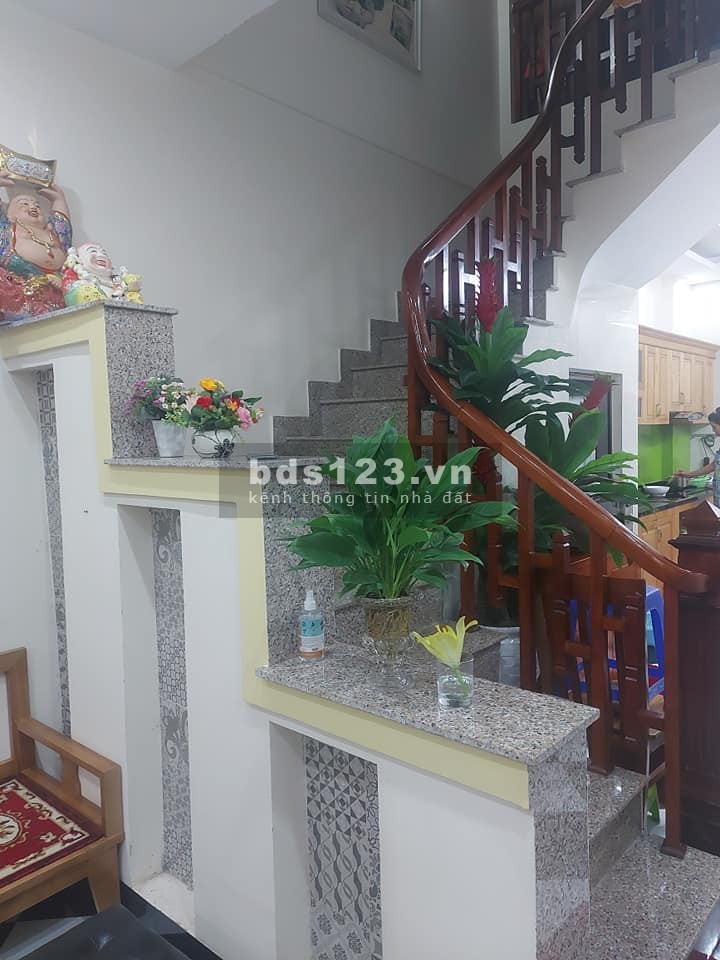 Bán nhà phố Nguyễn Văn Cừ, Long Biên, DT 30m, MT 4,2m, 5 tầng, giá 3,4 tỷ.