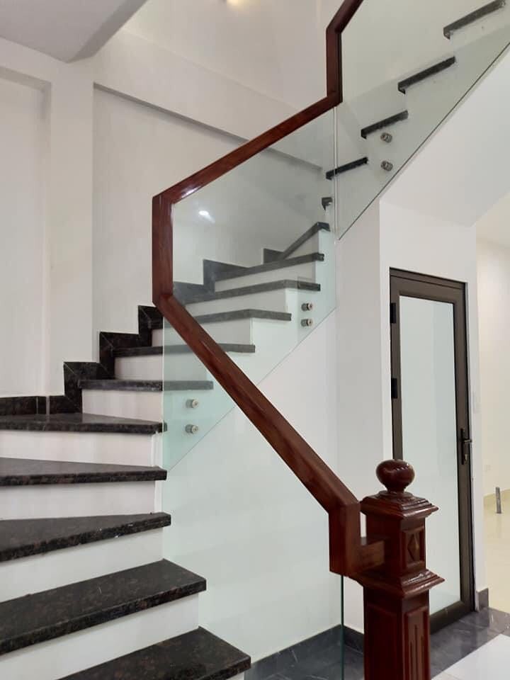 Bán nhà Lê Thanh Nghị diện tích 80m2, 6 tầng, nhà mới đẹp, ở ngay