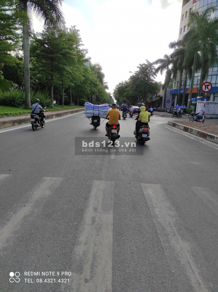 Chính chủ cần bán nhà mặt phố Láng Hạ, Đống Đa, 3 tầng, giá 8.5 tỷ, phố vỉa hè kinh doanh sầm uất