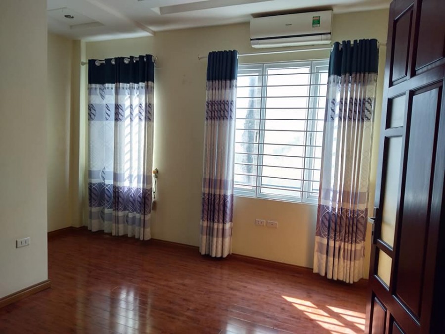 Nhà đẹp mặt phố lô góc kinh doanh đỉnh, giá cực tốt, sổ đỏ vuông vắn