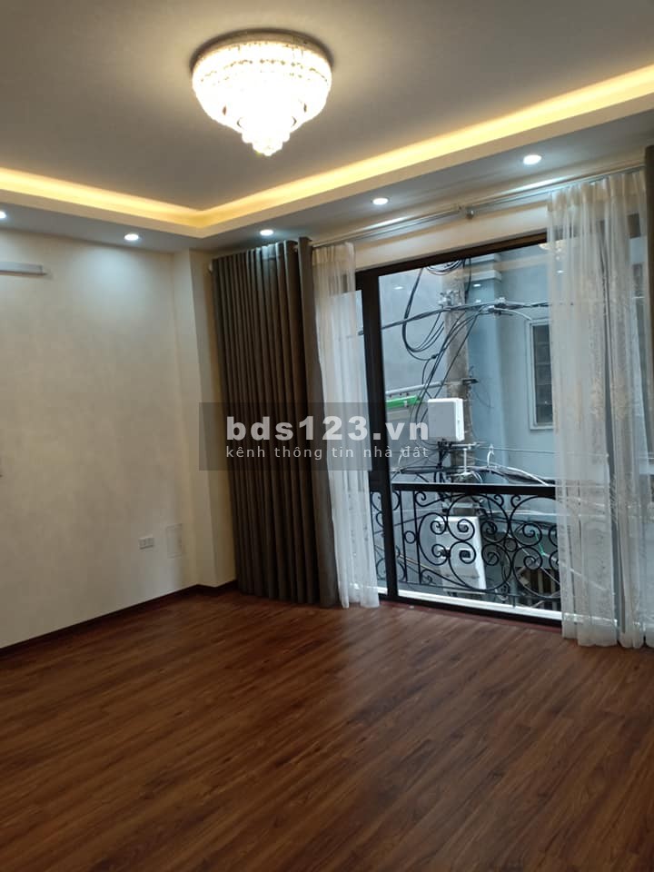 Bán nhà đẹp Cầu Giấy, 30m ra phố ngõ thông, diện tích 35m2, giá chỉ 4.98 tỷ