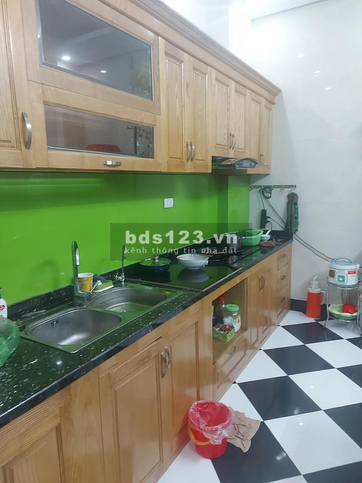 Bán nhà phố Nguyễn Văn Cừ, Long Biên, DT 30m, MT 4,2m, 5 tầng, giá 3,4 tỷ.