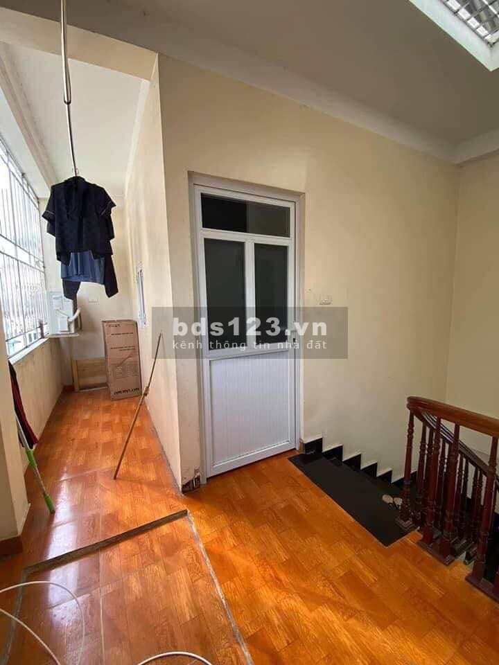 Nhà Mễ Trì diện tích 40m2, 4 tầng, 6 phòng ngủ, gara ô tô vào nhà sổ đỏ phân lô