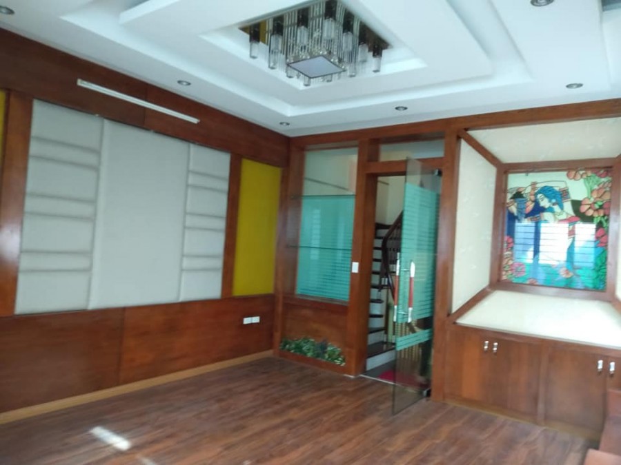 Nhà đẹp mặt phố lô góc kinh doanh đỉnh, giá cực tốt, sổ đỏ vuông vắn