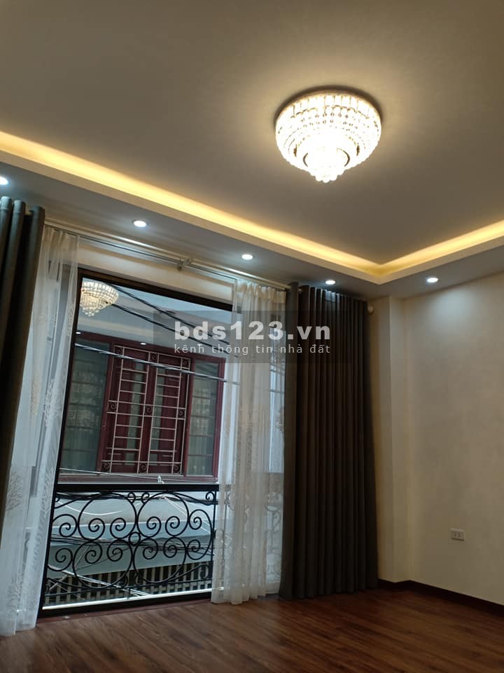 Bán nhà đẹp Cầu Giấy, 30m ra phố ngõ thông, diện tích 35m2, giá chỉ 4.98 tỷ