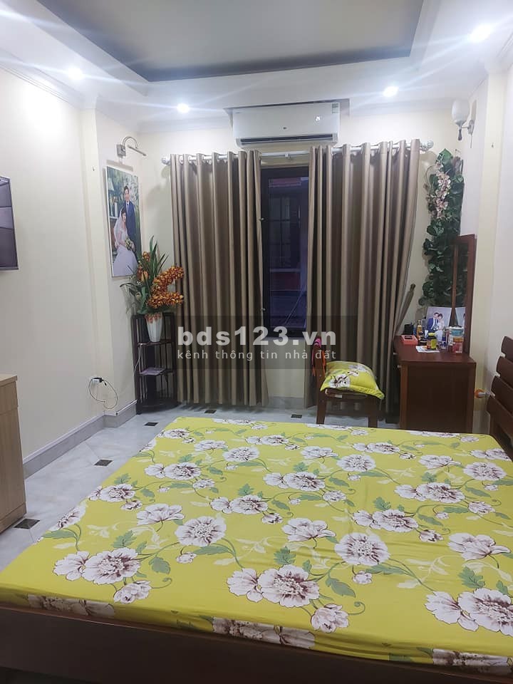 Bán nhà phố Nguyễn Văn Cừ, Long Biên, DT 30m, MT 4,2m, 5 tầng, giá 3,4 tỷ.