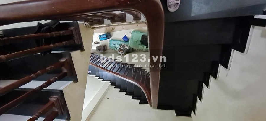 Nhà Mễ Trì diện tích 40m2, 4 tầng, 6 phòng ngủ, gara ô tô vào nhà sổ đỏ phân lô