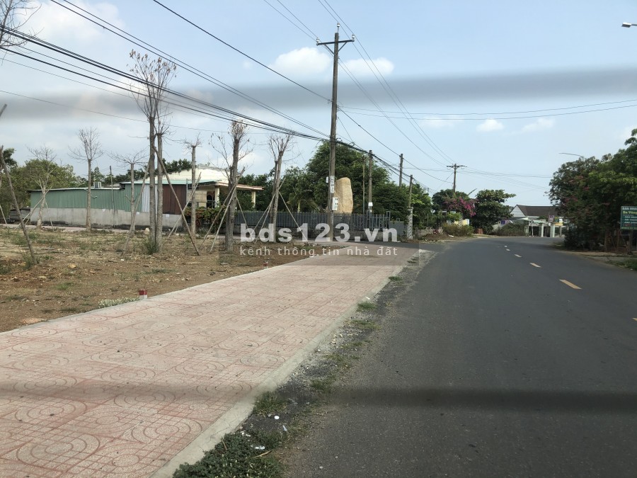 Sang nhượng gấp lô đất MT 15m giá rẻ mùa dịch sổ riêng xây dựng thoải mái