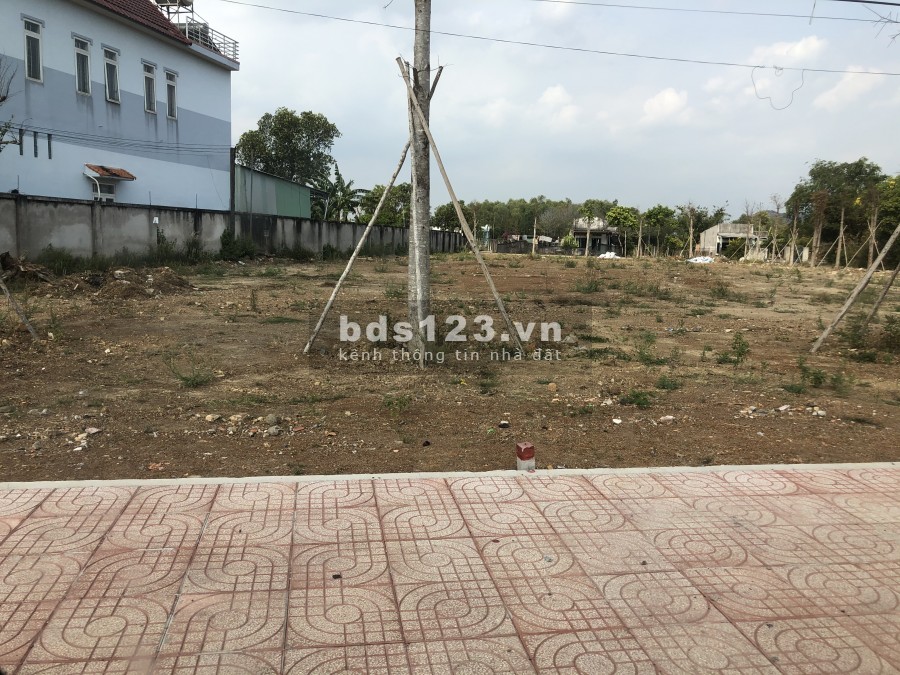 Sang nhượng gấp lô đất MT 15m giá rẻ mùa dịch sổ riêng xây dựng thoải mái