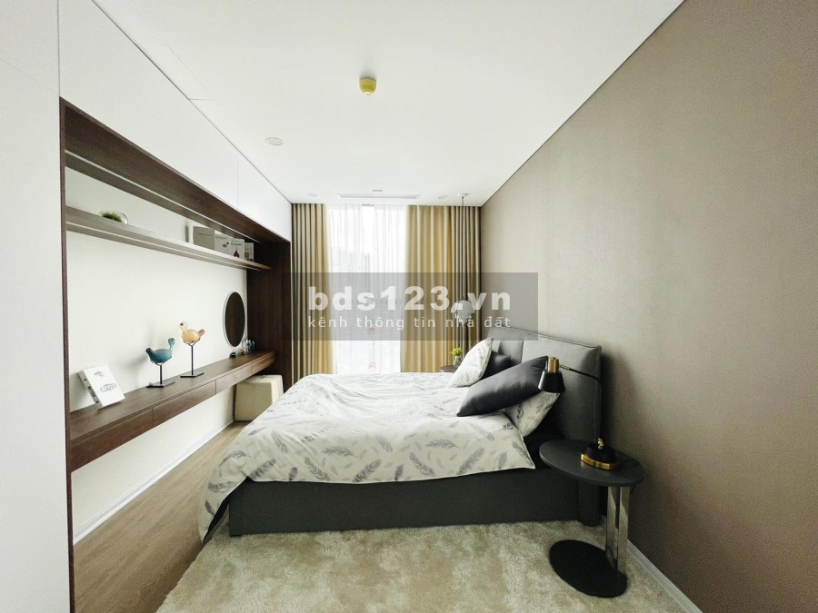 Gia đình muốn bán căn 2 PN ngay ngã tư Nguyễn Trãi, view công viên Chu Văn An