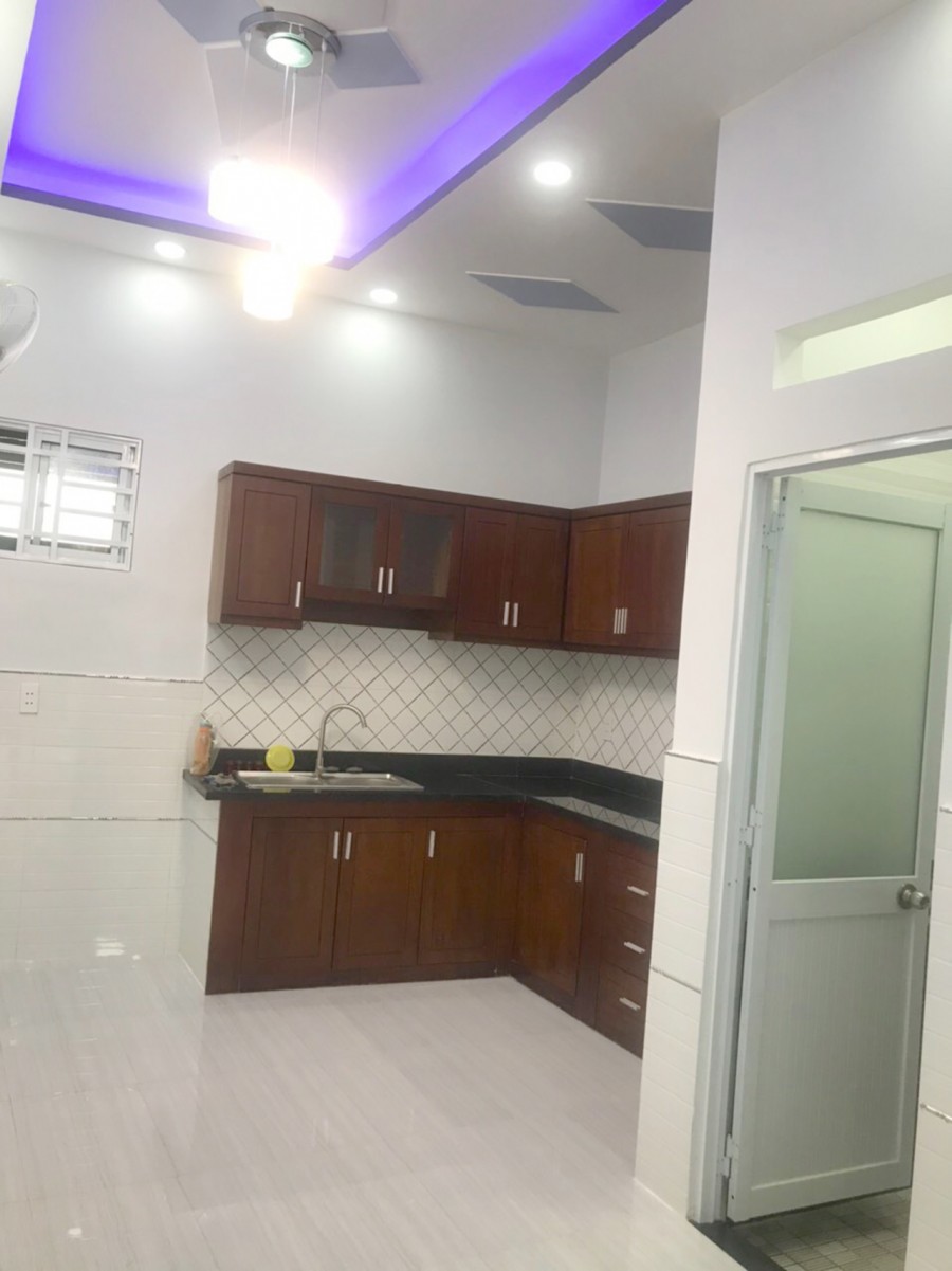 Bán nhà HXH Thành Thái Quận 10, có 3 lầu rộng 34m2, cho thuê 15tr/tháng