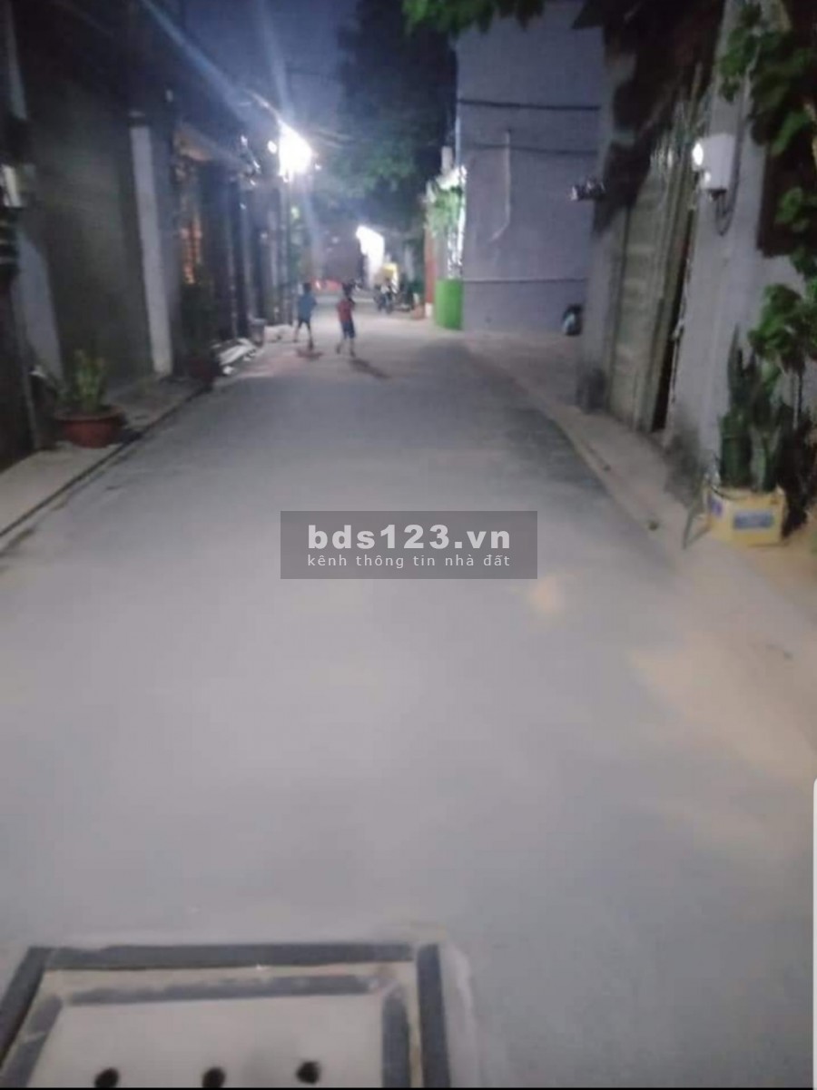 Bán nhà xưởng rộng thênh thang, gần QL1A TTH, Quận 12, dt 100m2, 4.1 tỷ.
