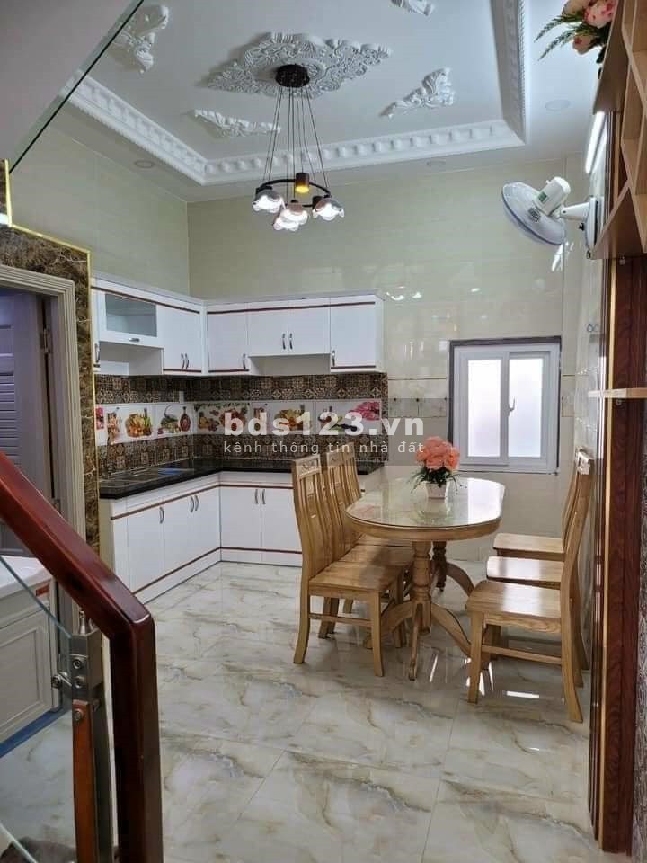 Bán nhà HXH Cách Mạng Tháng 8 Quận 3 giá rẻ, dt 65m2 3 lầu, 3 PN