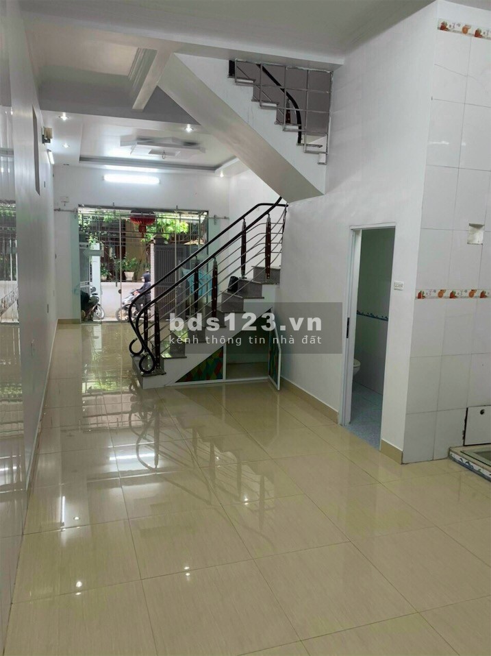 Bán nhà Khương Trung, ngõ xe tải, xe hơi vào nhà, kg tốt, diện tích 34m2, giá 3.99 tỷ