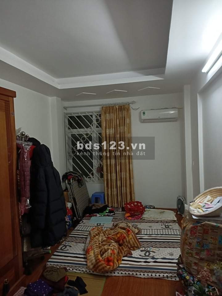 Bán căn nhà Tân Mai cách 1 nhà ra Phố, ngõ thông, nhà đẹp, DT 24m2 x 4T. Giá 2.3tỷ.