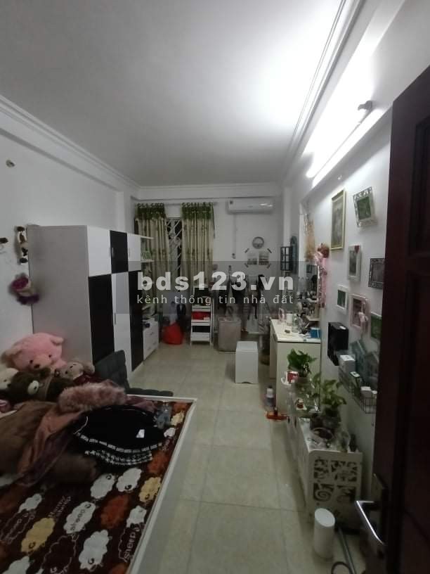 Bán căn nhà Tân Mai cách 1 nhà ra Phố, ngõ thông, nhà đẹp, DT 24m2 x 4T. Giá 2.3tỷ.