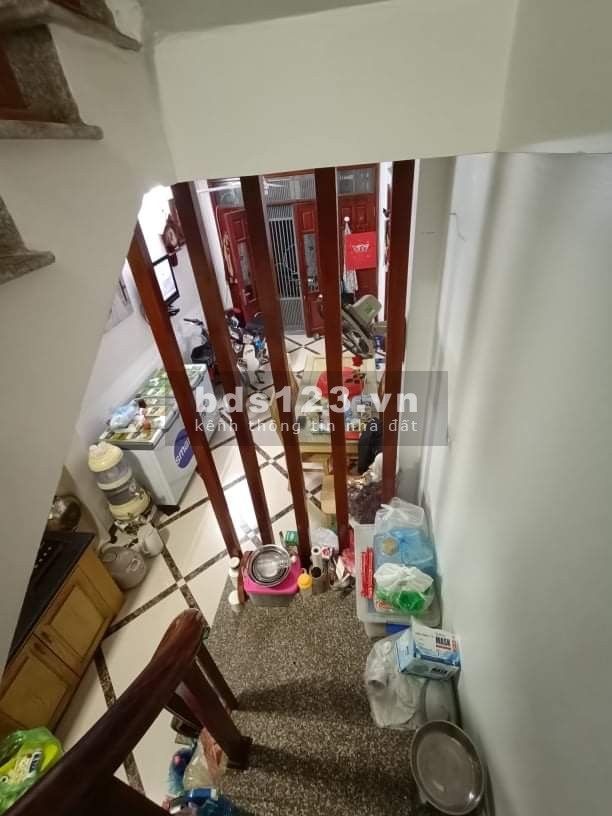 Bán căn nhà Tân Mai cách 1 nhà ra Phố, ngõ thông, nhà đẹp, DT 24m2 x 4T. Giá 2.3tỷ.