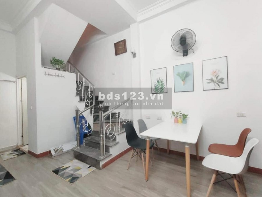 Bán nhà siêu phẩm 102 Lê Trọng Tấn, dt 30m2, ngõ rộng, lô góc mt rộng giá 2.75 tỷ