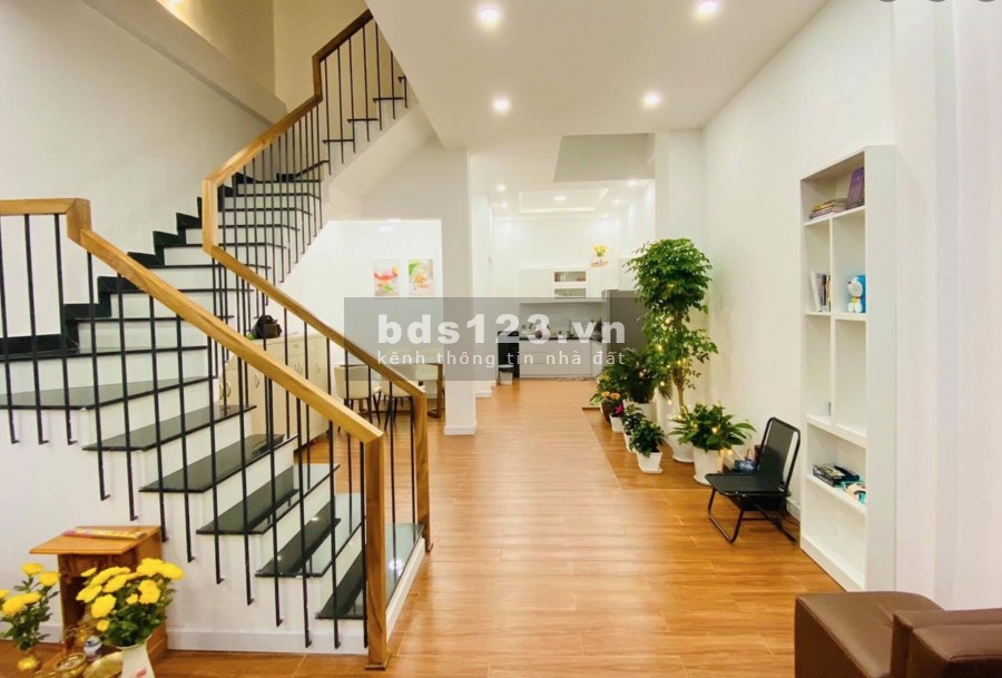 Bán nhà mặt phố tại đường Huỳnh Tấn Phát, Quận 7, diện tích 120m2, giá bán 6.8 tỷ