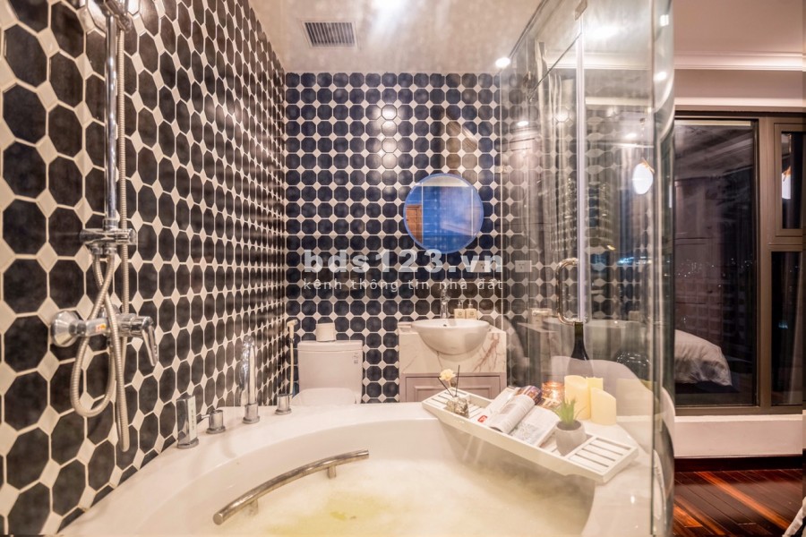 Bán CH 146m2, 3 ngủ, tại tòa A, chung cư D''. Le Roi Soleil, Quảng An, Tây Hồ, full nội thất
