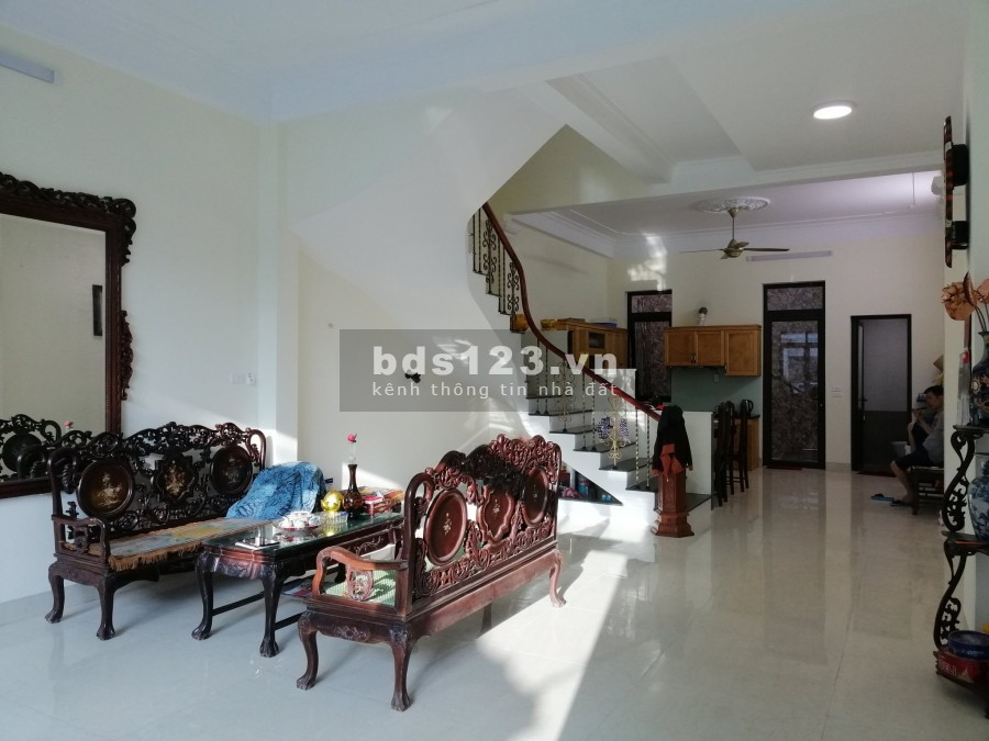 Bán nhà 4 tầng PL ô tô tránh ngõ 310 Nghi Tàm DT 100m2 giá 14,8 tỷ. LH 0912442669