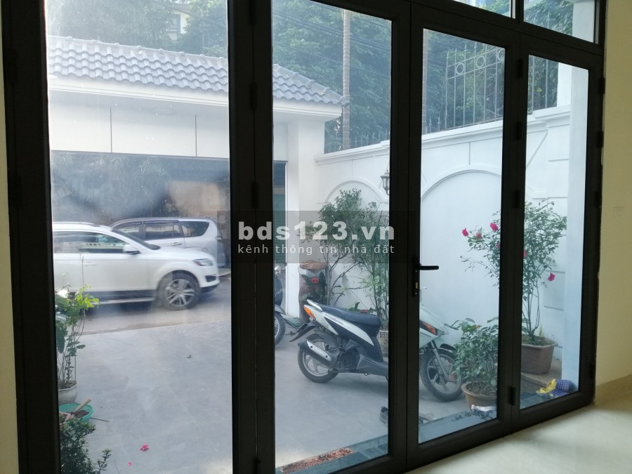 Bán nhà 4 tầng PL ô tô tránh ngõ 310 Nghi Tàm DT 100m2 giá 14,8 tỷ. LH 0912442669