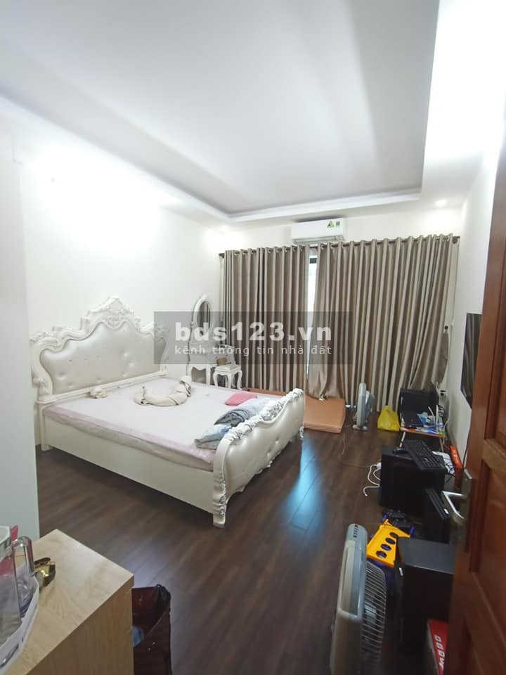 Bán nhà nguyên căn còn mới, ô tô 7 chỗ vào nhà, đúc 5 tầng kiên cố, sổ sẵn
